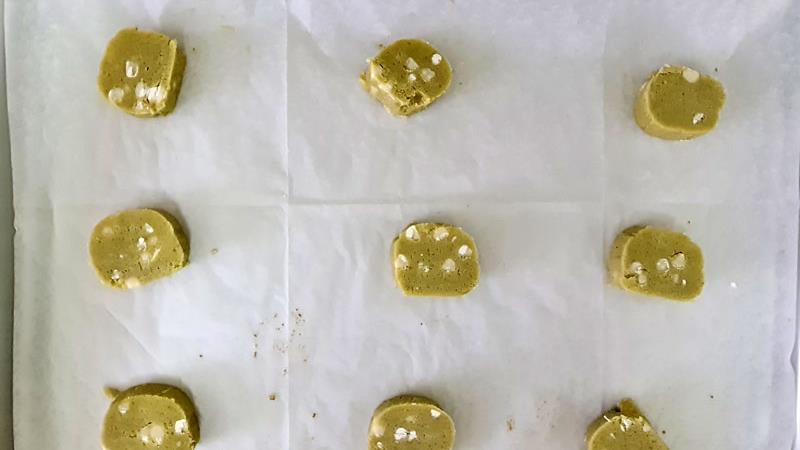 עוגיות מאצ'ה נהדרות, עוגיות מאצ'ה עם שומשום שחור או שוקולד לבן.