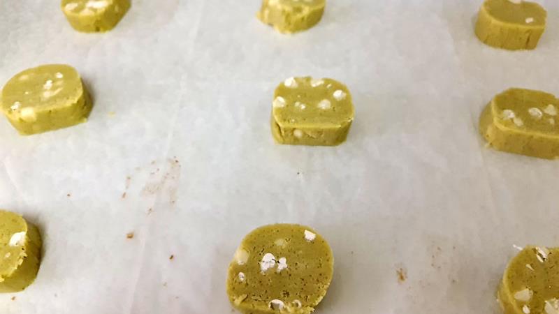 עוגיות מאצ'ה נהדרות, עוגיות מאצ'ה עם שומשום שחור או שוקולד לבן.