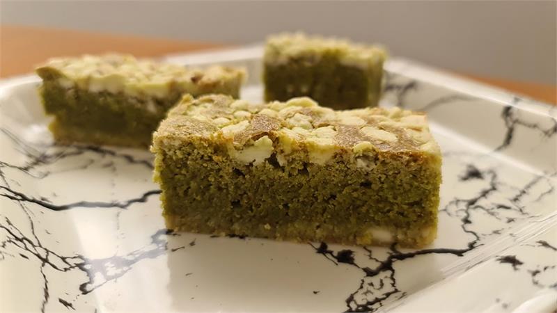 עוגת מאצ'ה ושוקולד לבן, עוגת תה ירוק מאצ'ה ושוקולד צ'יפס לבן