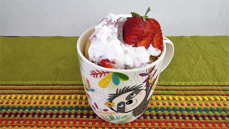 עוגת מאג תותים, עוגת תותים במאג בפחות מ-5 דקות עוגת תותים בספל