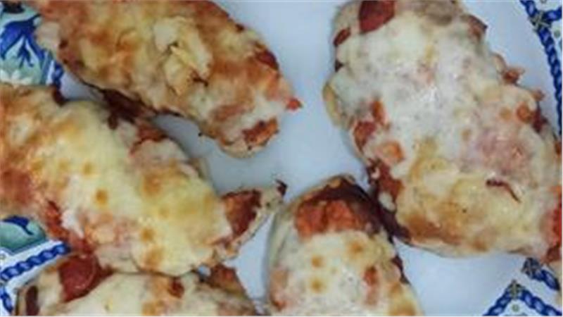 שניצל עוף בתנור עם מוצרלה וגבינה כחולה