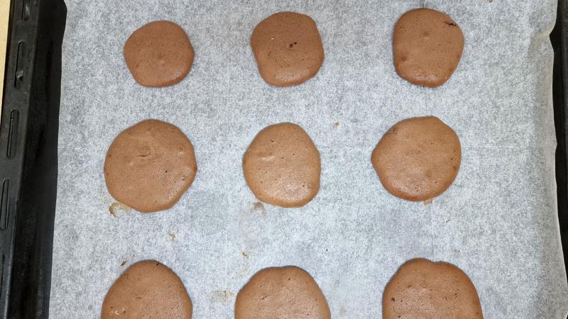 עוגיות נוטלה רק עם שלושה מרכיבים, שוקולדי ביותר