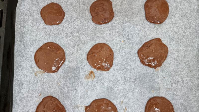 עוגיות נוטלה רק עם שלושה מרכיבים, שוקולדי ביותר