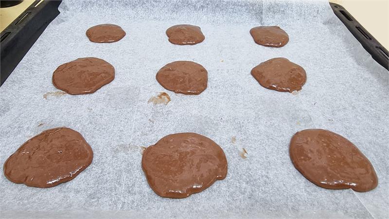 עוגיות נוטלה רק עם שלושה מרכיבים, שוקולדי ביותר