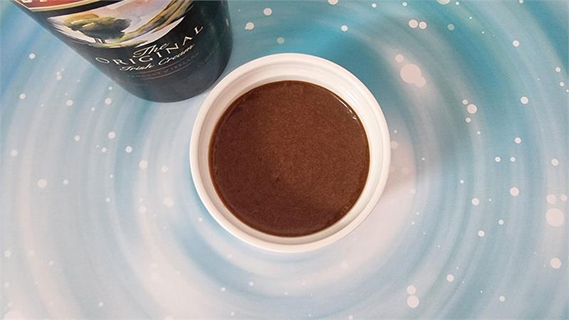 מוס שוקולד עם אייריש קרים