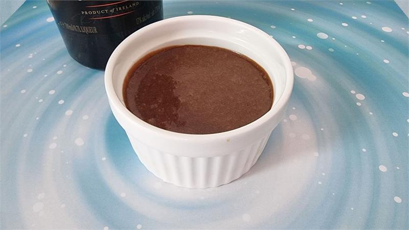 מוס שוקולד עם אייריש קרים