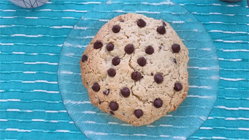 עוגיית שוקולד צ'יפס ענקית לשניים