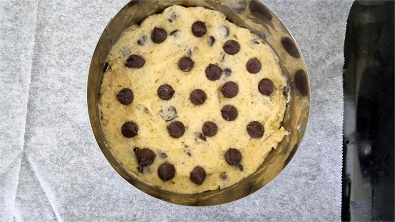 עוגיית שוקולד צ'יפס ענקית לשניים