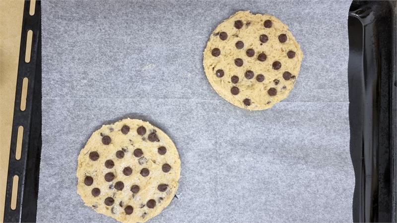 עוגיית שוקולד צ'יפס ענקית לשניים