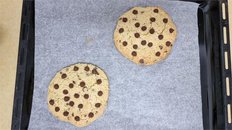 עוגיית שוקולד צ'יפס ענקית לשניים