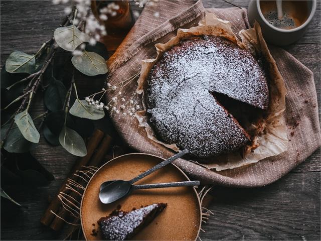 עוגת שוקולד עסיסית עם חמאה מלוחה 