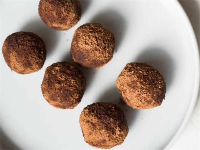 כדורי שוקולד נהדרים עם אגוזים ומוקה