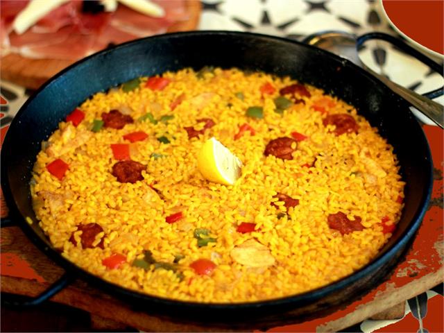 פאייה, תבשיל אורז ועוף במחבת קל להכנה וטעים