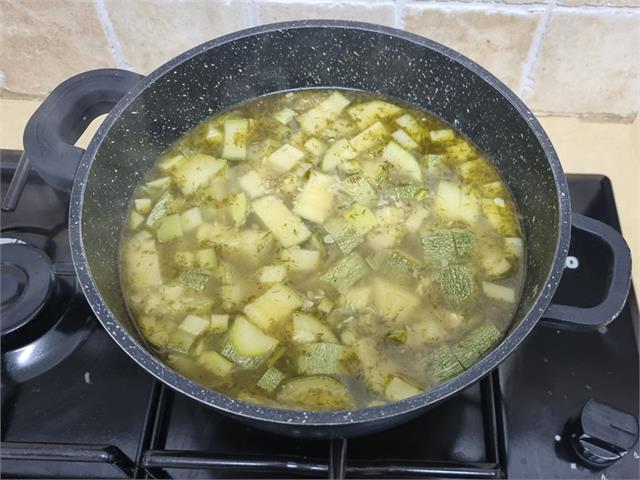 מרק קישואים הכי קל להכנה וטעים