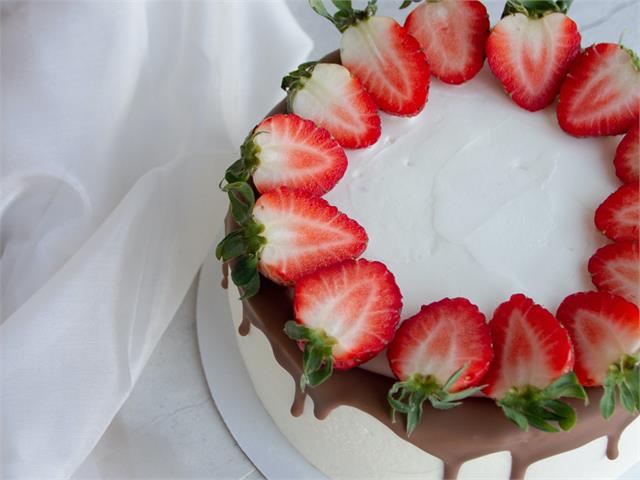 ציפוי שוקולד לבן לעוגה ב-5 דקות עבודה