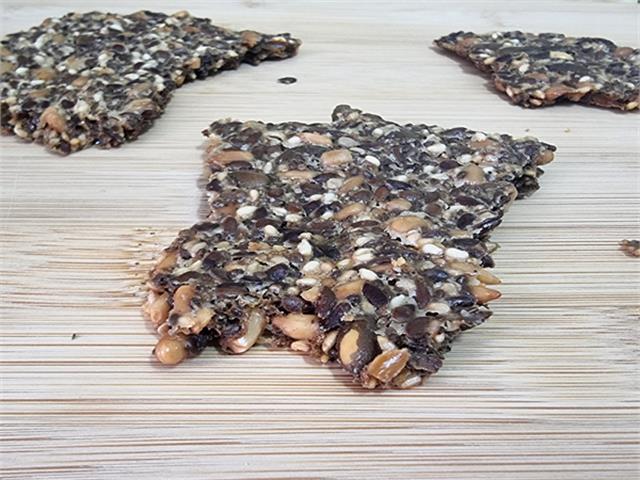 קרקר גרעינים מלא חלבון וללא גלוטן