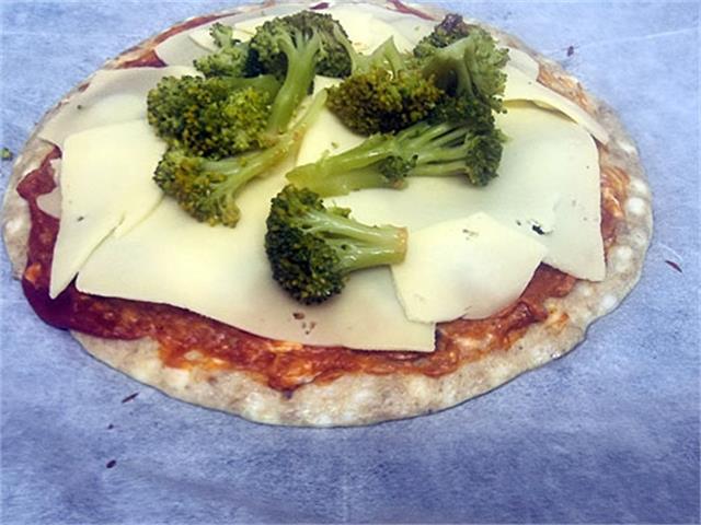 פיצה קוטג עם בצק קוטג