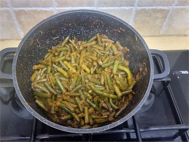 שעועית ירוקה ברוטב עגבניות בקלי קלות