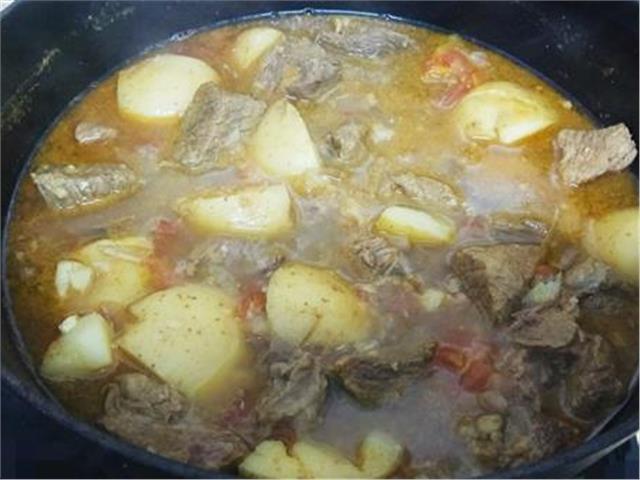 תבשיל בקר בחומוס ותפוחי אדמה - בבישול ארוך