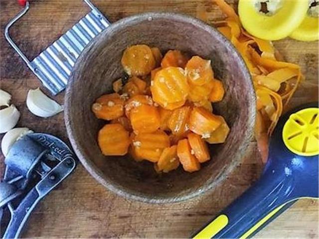 סלט גזר קל להכנה ופיקנטי