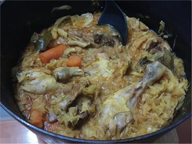 תבשיל עוף וכרוב לבן