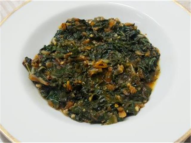 סלט עלי מנגולד מבושלים