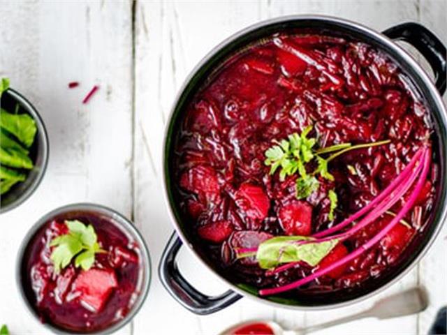 מרק סלק פשוט וטעים