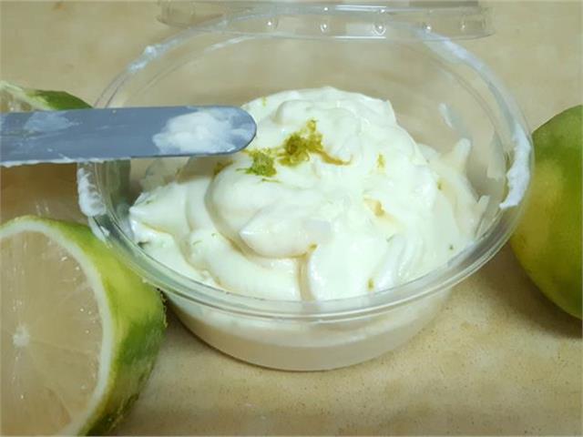 קרם חמאה עם לימוני ליים וגבינת שמנת לציפוי עוגה