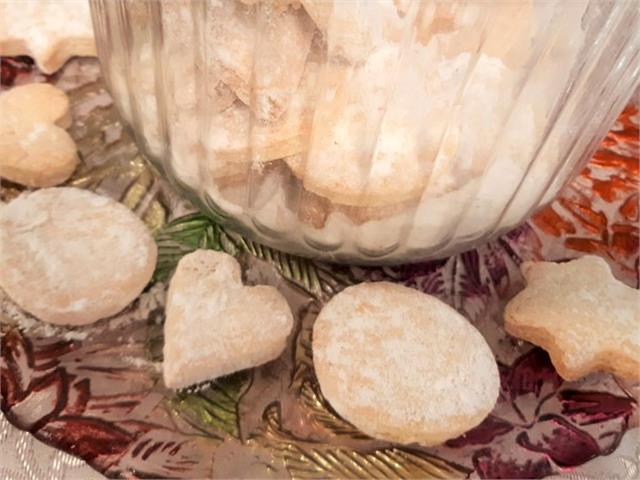 עוגיות מושלגות ופריכות הכי טובות