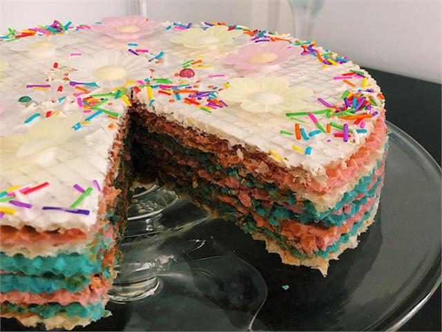 עוגת עלי וופל צבעוני, עוגת וופלים צבעונית