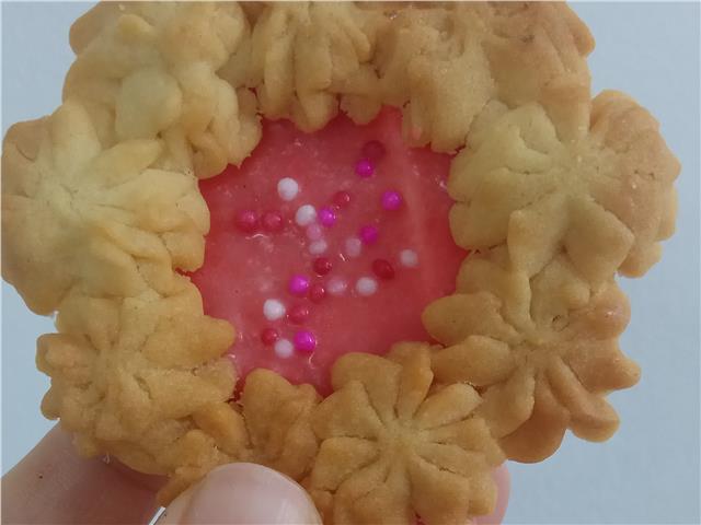 עוגיות פרחים עם שוקולד צבעוני