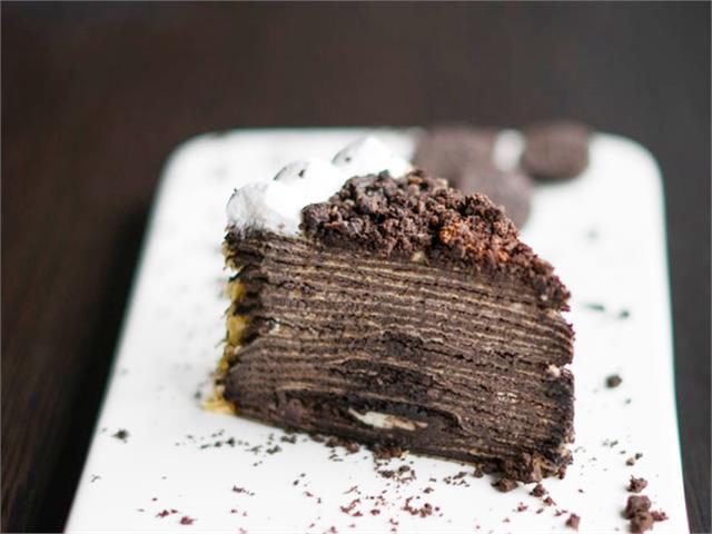 עוגת שכבות קרפ שוקולד וקרם גבינה