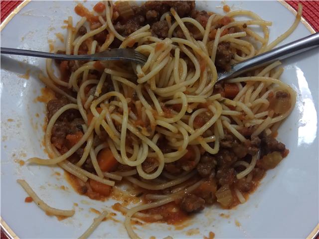 ספגטי בולונז ברוטב עגבניות