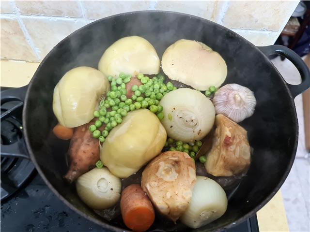 תבשיל שריר וירקות, תבשיל קדרה בשרי