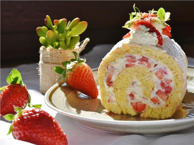 רולדה עם תותים או כל תוספת אחרת שתבחרו