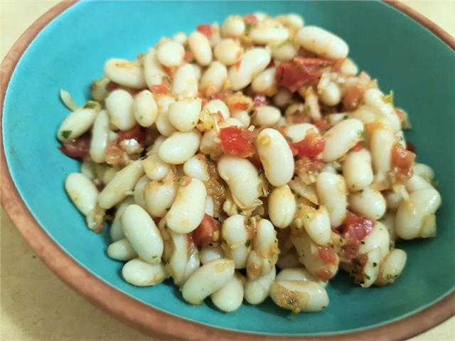 שעועית לבנה עם בצל