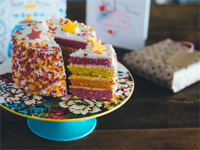 קישוטים כמו בצק סוכר, הכנת קישוטים לעוגה בתבניות סיליקון