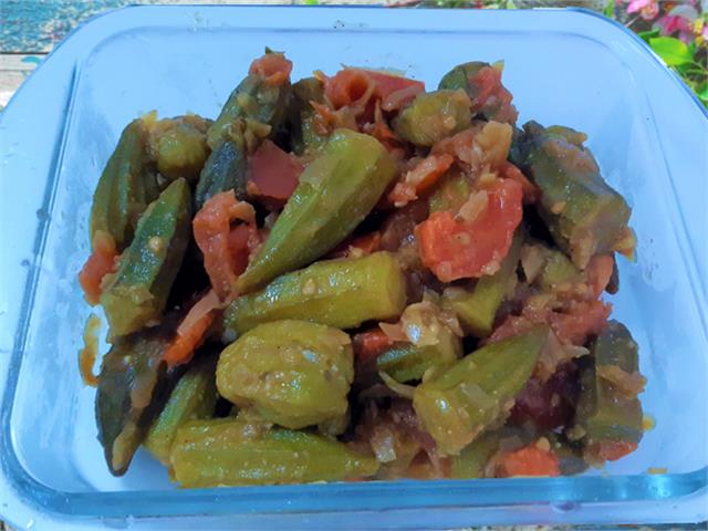 במיה ברוטב עגבניות, הגרסה הקלאסית