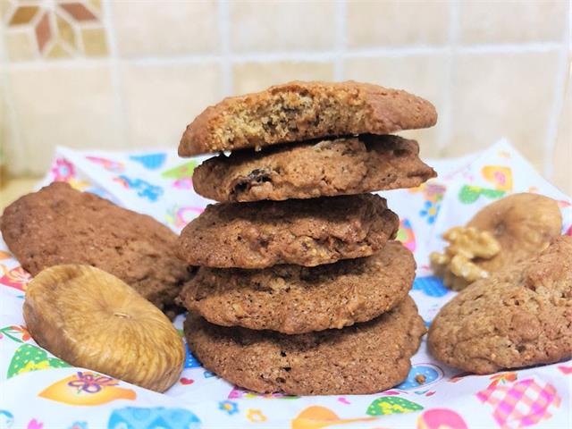 עוגיות תאנים ואגוזים נהדרות, עוגיות תאנים יבשות  ואגוזים נהדרות