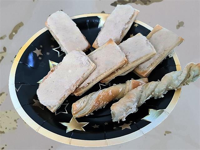 עוגיות בצק עלים לבנות קרנצ'יות וקלות להכנה