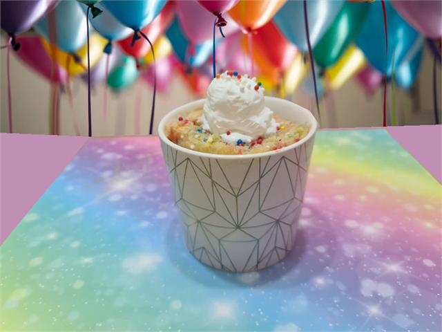 עוגת מאג ליום הולדת, עוגת יום הולדת בספל, עוגת קונפטי במאג בפחות מ-5 דקות